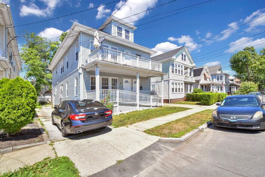 Building Photo - 30 Radcliffe Ave