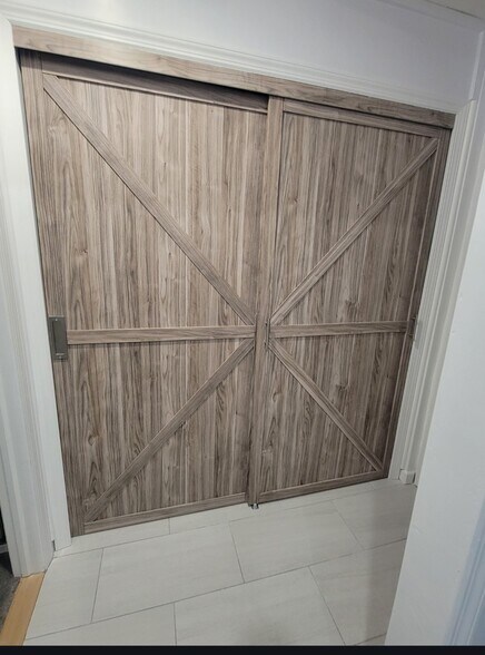 Building Photo - 22414 Kingsbury Ave