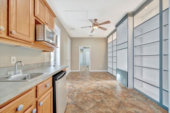 Building Photo - Beautiful 4 bed/ 3.5 bath Rental ~ Coming September