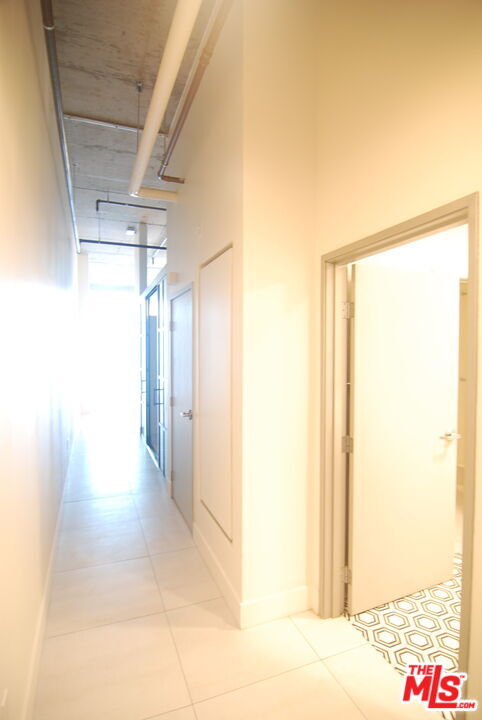 Building Photo - 645 W 9th St