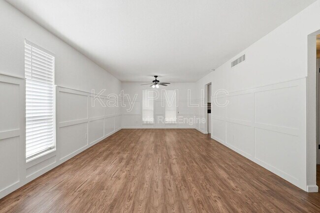 Building Photo - 231 N Robson