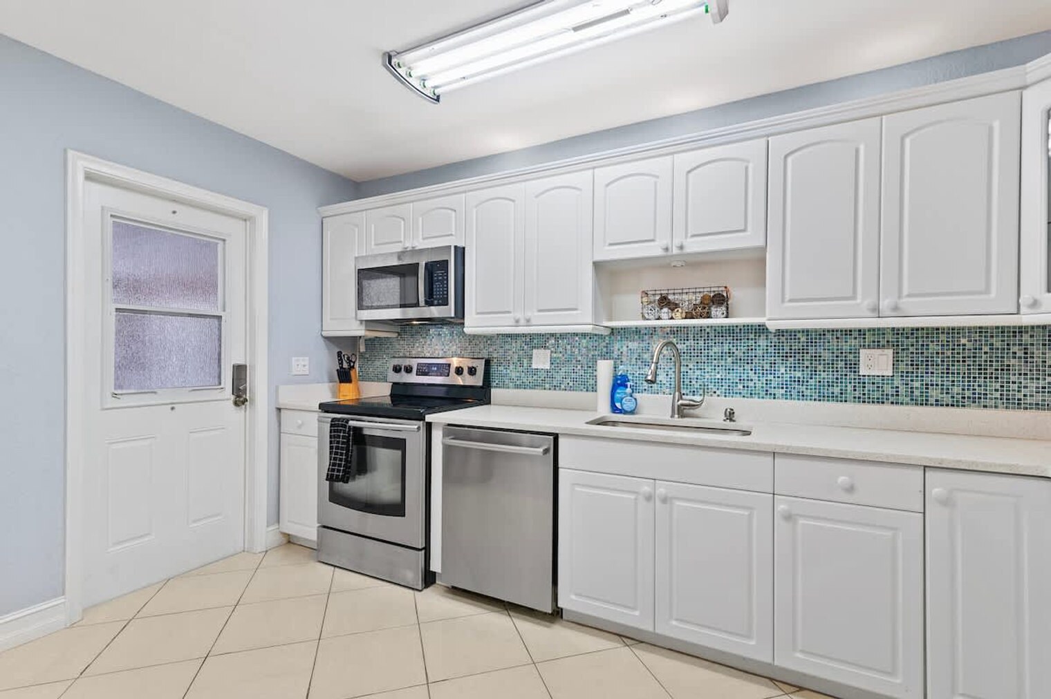 Building Photo - 2424 NE 9th St