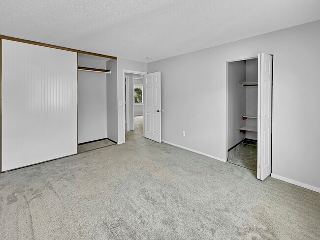 Building Photo - 607 E Burnsville Pkwy