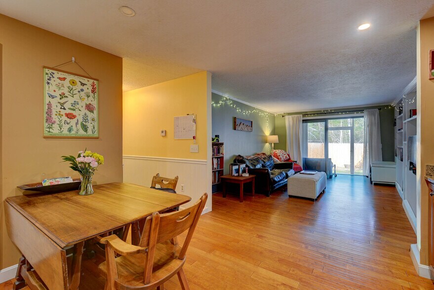 Building Photo - 19 Saco St