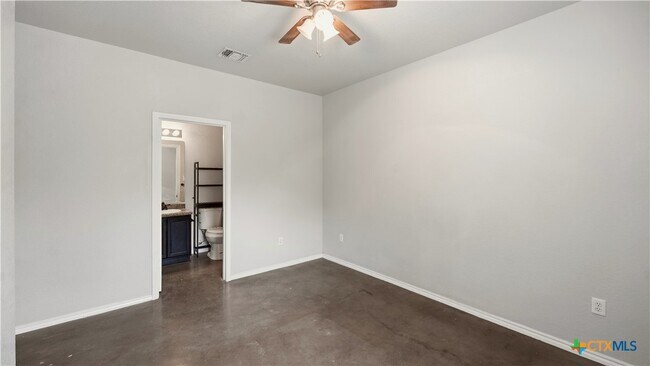 Building Photo - 147 Rosedale Ave