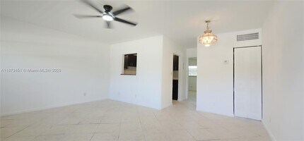 Building Photo - 304 NW 30th Ct