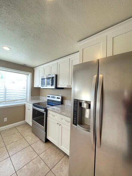 Building Photo - 719 W 2175 N