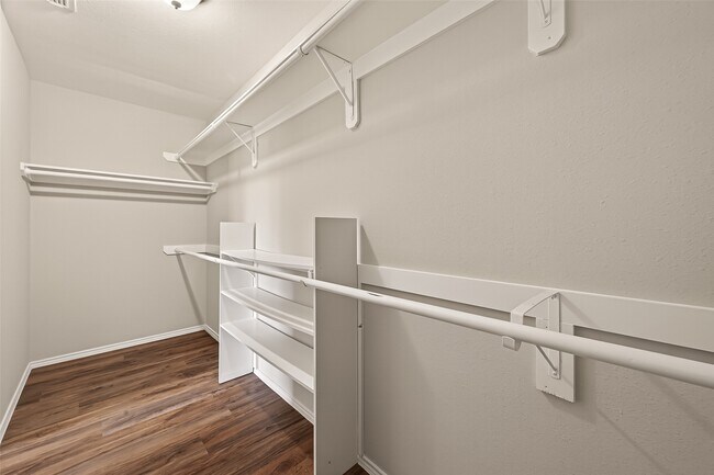 Building Photo - 9418 Belleclaire Ln