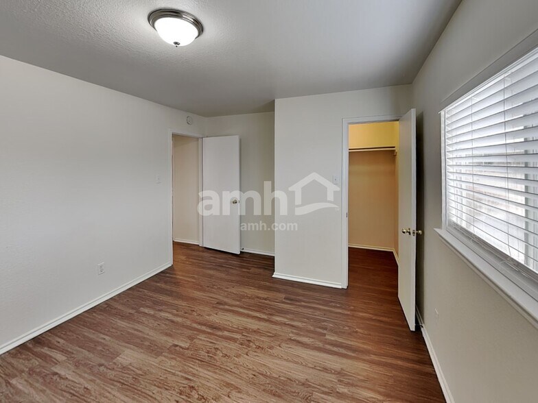 Building Photo - 1704 Gnu Gap