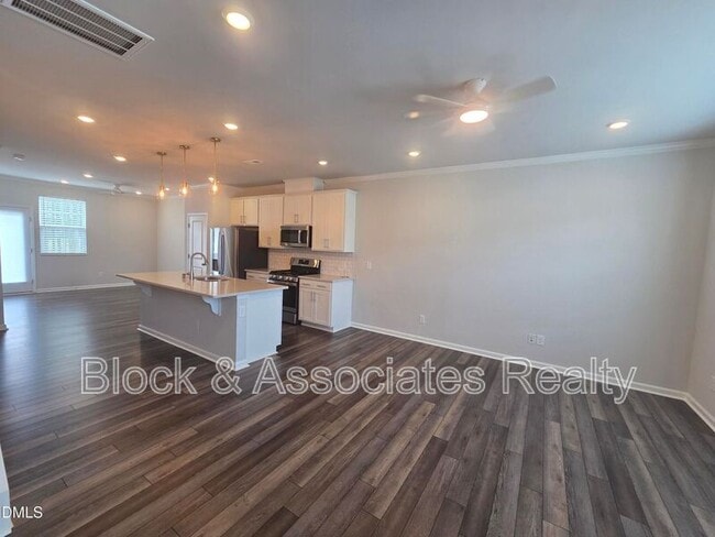 Building Photo - 451 Carolina Spgs Blvd