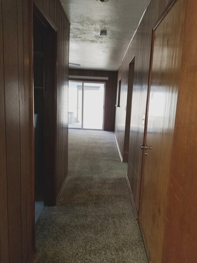 Building Photo - CHRISTMAS SPECIAL - 1/2 OFF DECEMBER RENT