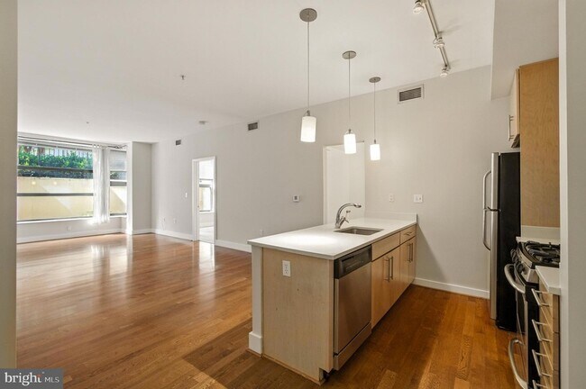 Building Photo - 1435 Chapin St NW