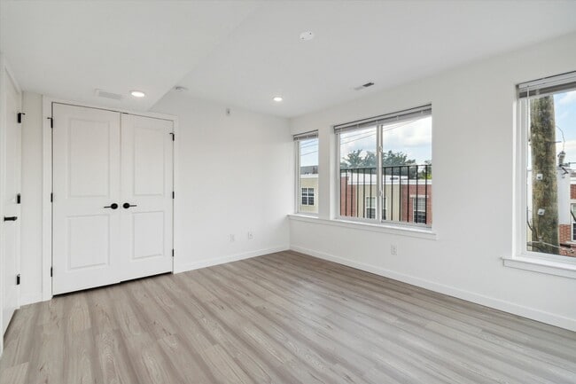 Building Photo - 1338 N 15th St