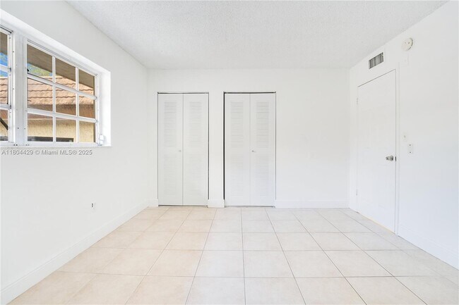 Building Photo - 8500 SW 109th Ave