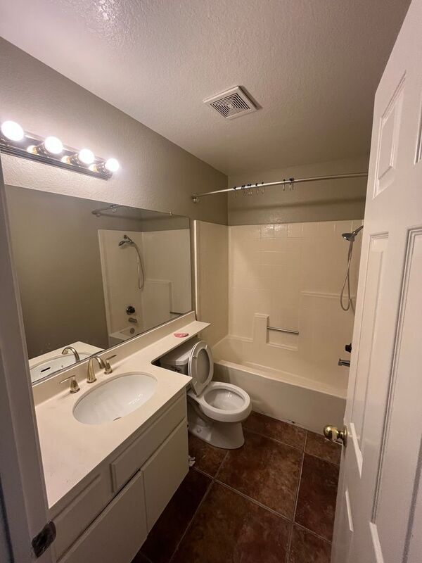 Building Photo - 39510 Sunrose Dr