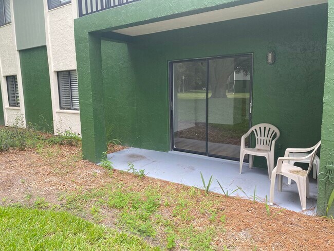 Building Photo - 2217 Flower Tree Cir
