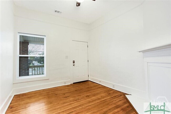 Building Photo - 1011 W Waters Dr