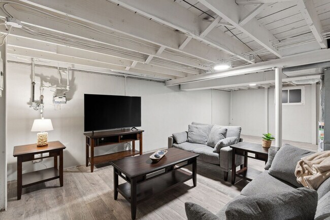 Building Photo - 502 Blanche Dr