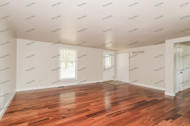 Building Photo - 3003 Ridgeview Dr