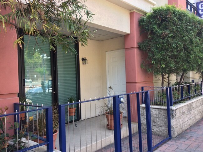 Building Photo - 235 Market St