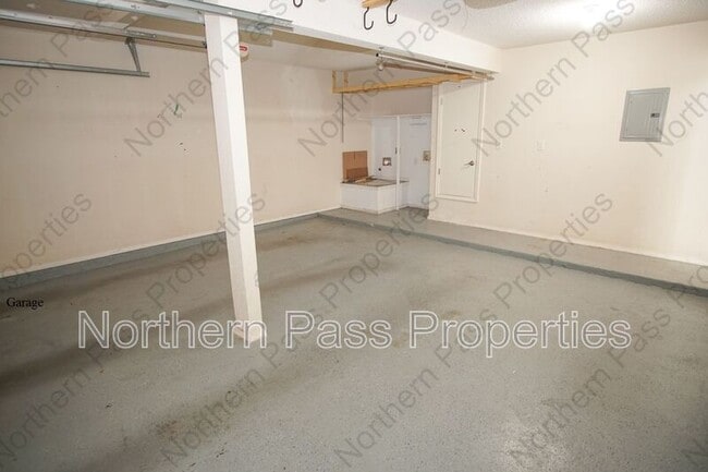 Building Photo - 1516 Cherokee Ridge Dr