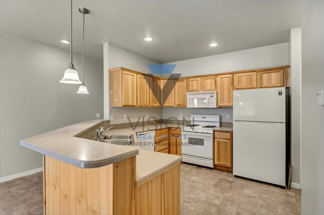 Building Photo - 1077 Canyon Meadow Dr