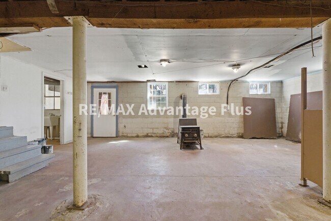 Building Photo - Beautiful brick home with full basement in Prospect