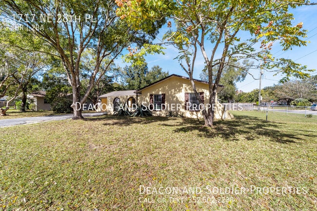 Building Photo - 1717 NE 28th Pl