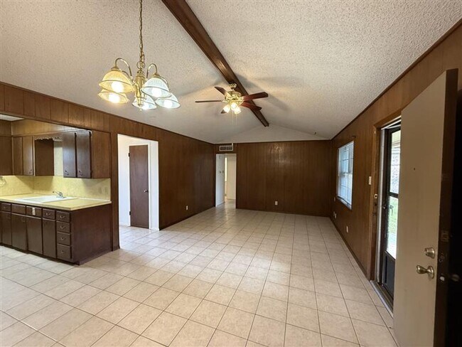 Building Photo - Charming 3 bedroom, 2 bathroom home near Kirby Park COMING SOON!