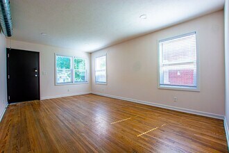 Building Photo - 116-118 N 32nd Avenue