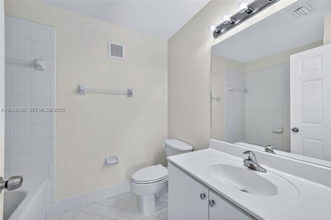Building Photo - 2721 SE 12th Pl