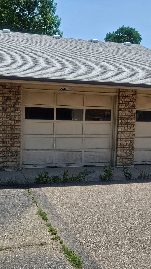 Building Photo - 2608 Leisure Dr