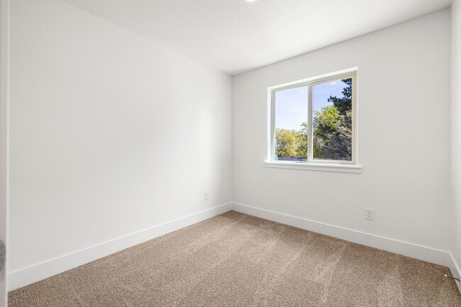 Building Photo - 1141 S Underwood St