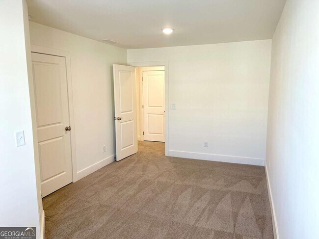 Building Photo - 5859 Greystone Dr