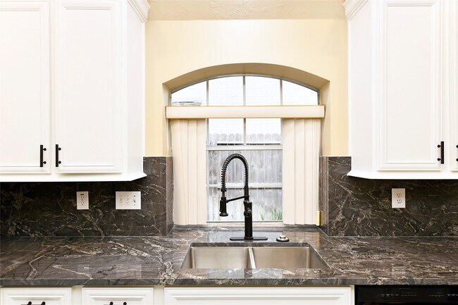 Building Photo - 7602 Melody Cir