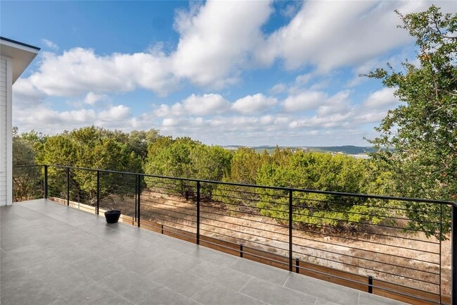 Building Photo - 300 Summit Ridge Dr N