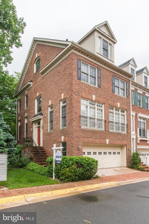 Building Photo - 1657 Colonial Hills Dr
