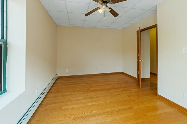 Building Photo - 1435 E 53rd St