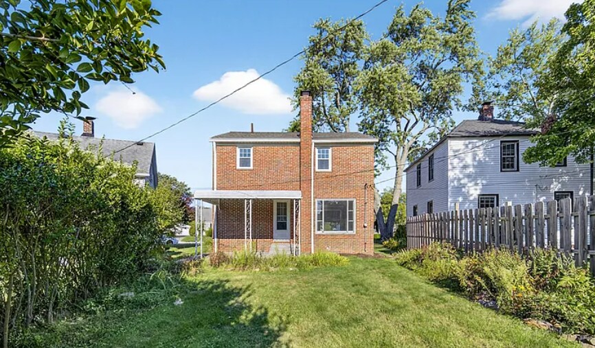 Building Photo - 1531 Crestwood Rd