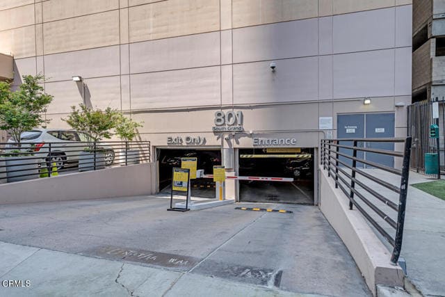 Building Photo - 801 S Grand Ave