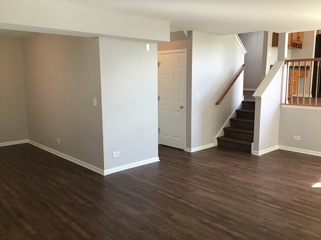 Building Photo - 1559 Parkside Dr