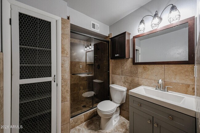 Building Photo - 93 S 95th St