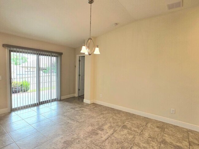 Building Photo - 5625 Shooting Star Ct