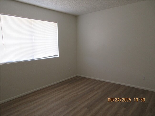 Building Photo - 2027 Wickieup Ave