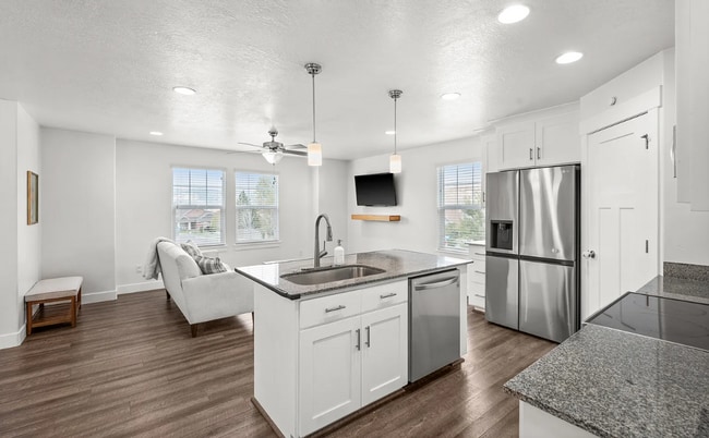 Building Photo - 3 Bedroom/2.5 Bathroom Townhouse in Lehi