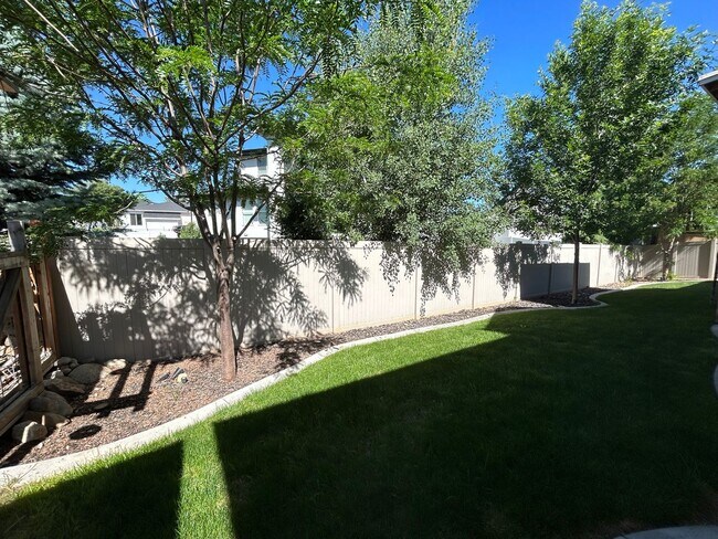 Building Photo - 221 780 E