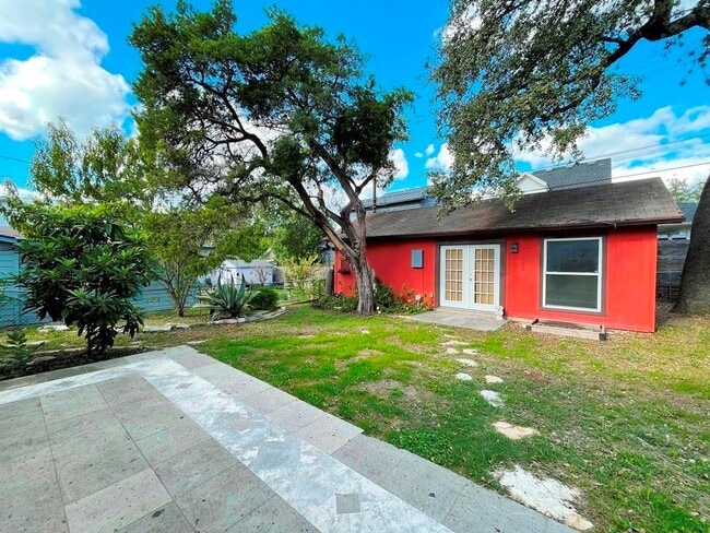 Building Photo - 300 El Paso St