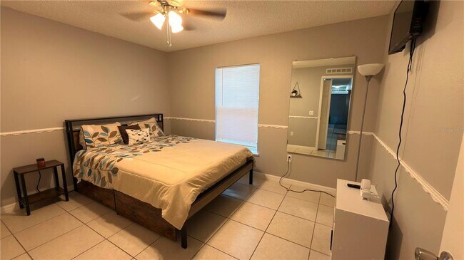 Building Photo - 627 Fisher Ct