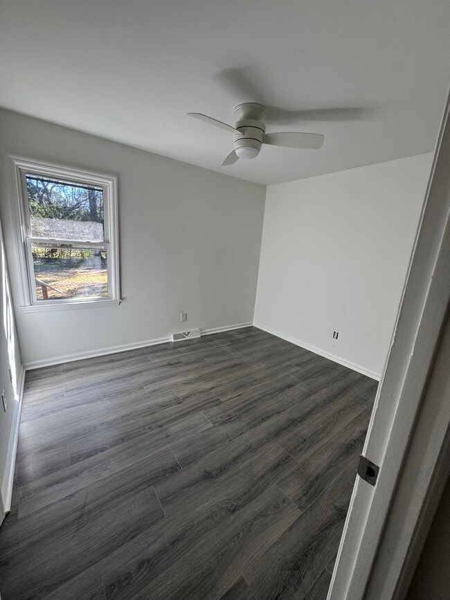 Building Photo - 1038 Point Of Lgt Ln