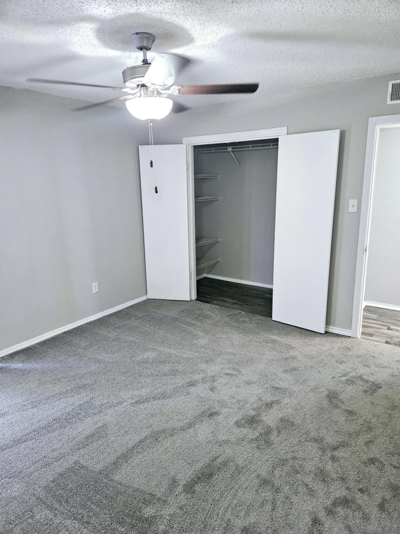 Building Photo - 3406 Country Club Dr W